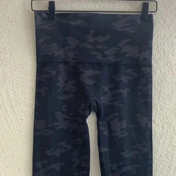 Spanx Look at Me Now Seamless Cropped Leggings Camo Size XL - Picture 3 of 6